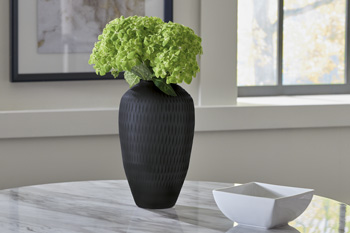 442f7f10ae1e989cf7f1bf6089a48df2 Etney Vase - Image 1