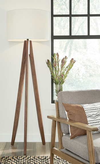832ca625f413a51f08f47664c356ee79 Dallson Floor Lamp - Image 1