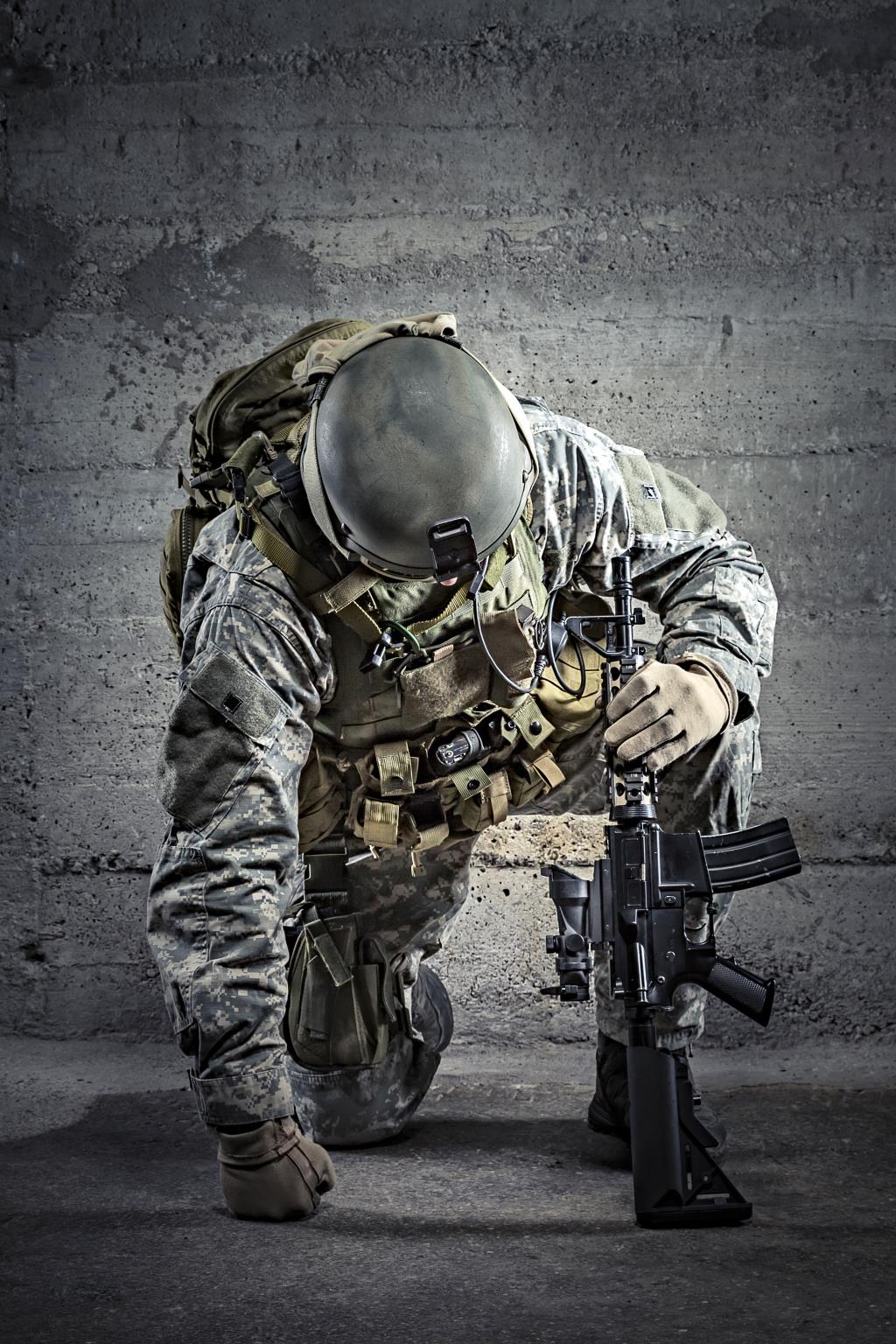 Temp Glass w/Foil -Kneeling Solider Temp Glass w/Foil -Kneeling Solider - Image 1