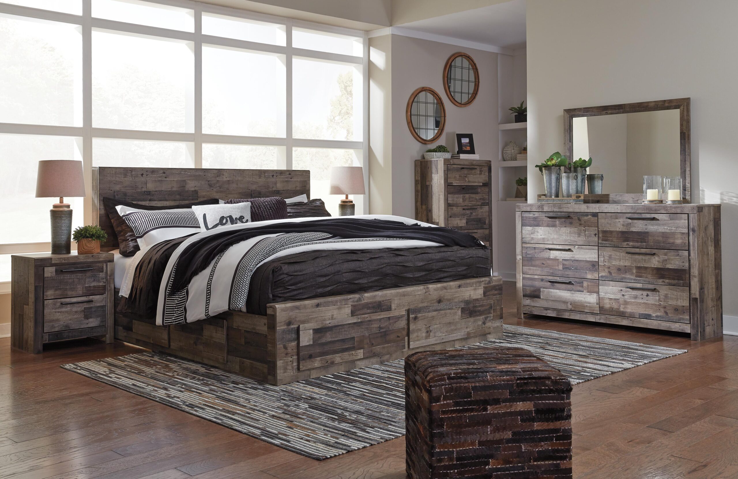 Derekson King Panel Bed with 4 Storage Drawers - Image 6